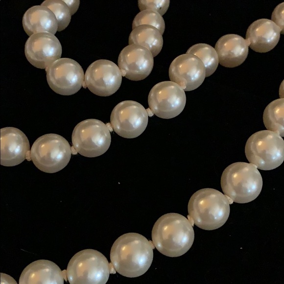 29 in Hand Knotted Strand of Faux Pearls- Vintage - Picture 4 of 5